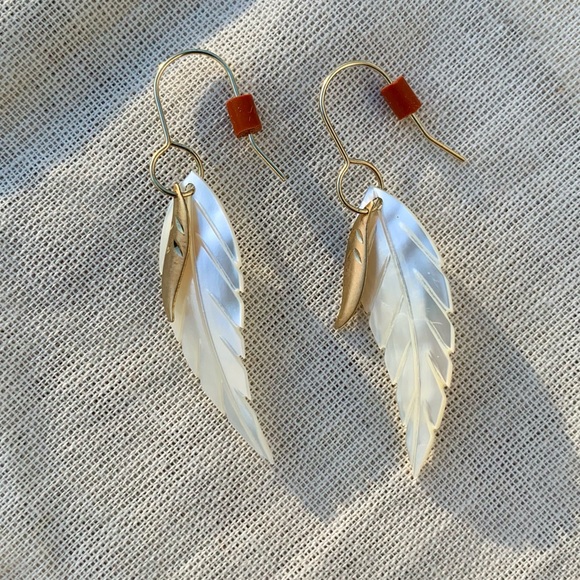 ✨ SOLD - Stunning Mother of Pearl 14k Drop Earrings (NWT) - Picture 4 of 9